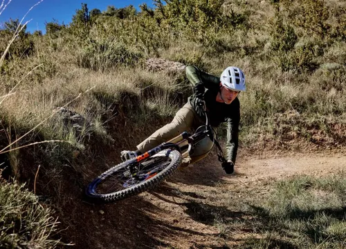 Kask rowerowy LAZER Impala KinetiCore Biały MTB z możliwością zamontowania lampki (rozmiar M)