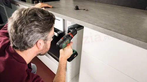 Bosch AdvancedDrill Akülü Tornavida 18 V (+2.5Ah PBA aküsü + şarj cihazı)