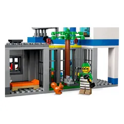 Конструктор Lego City полицейский участок (60316)