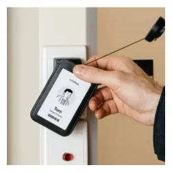 Uchwyt do karty ID ze smyczą Orbitkey Card Holder - black