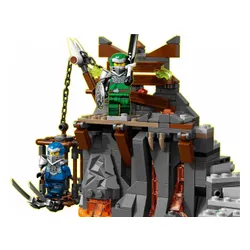 Конструктор Lego Ninjago Путешествие в подземелье черепа (71717)