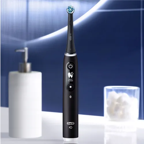 Зубная щетка Oral-B iO 6 черная магнитная