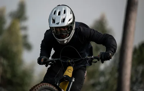 Kask rowerowy Full Face BLUEGRASS Vanguard