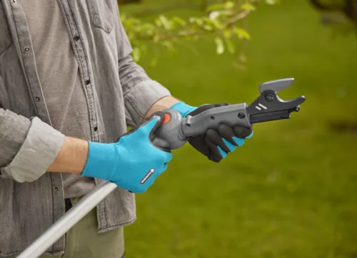 Nożyce akumulatorowe do gałęzi GARDENA teleskopowe HighCut 360/18V P4A (bez akumulatora) 14776-55