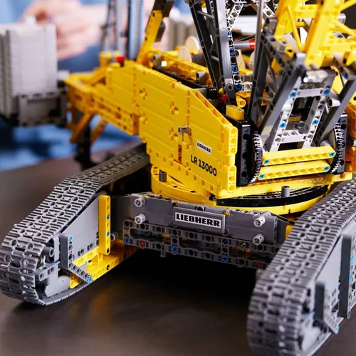 Конструктор Lego Technic гусеничный кран Liebherr LR 13000 (42146)