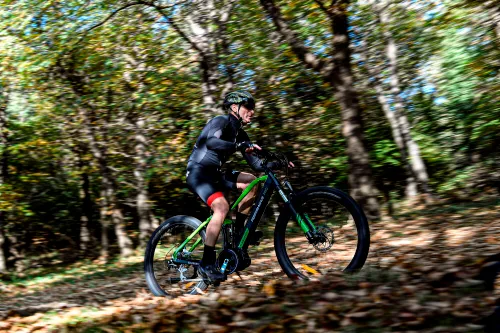 Kask rowerowy URBAN PRIME UP-HLM-EBK-BB Czarno-niebieski MTB (rozmiar L) + Magnetyczne okulary przeciwsłoneczne
