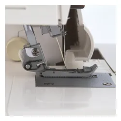 Maszyna do szycia Overlock ŁUCZNIK 820 D-3D