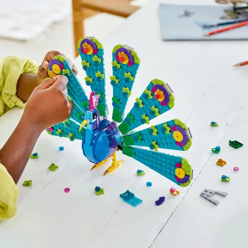 Lego paw Creator 3w1 egzotyczny 31157 z ruchomym ogonem i podstawką