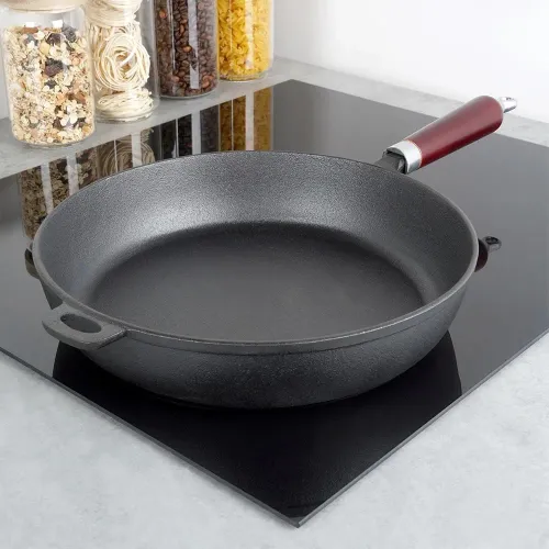 Patelnia żeliwna z drewnianą rączką CAST LINE 30 cm