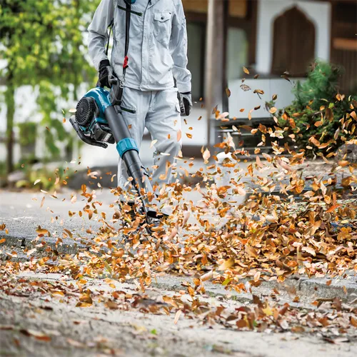 Dmuchawa/odkurzacz akumulatorowy Makita XGT UB003GZ