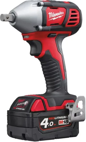 Ударный гайковерт Milwaukee ½ M18 BIW12-402C (2 аккумулятора, зарядное устройство, кейс)