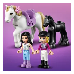 Lego Friends Atlı Kreş ve At Römorku (41441)