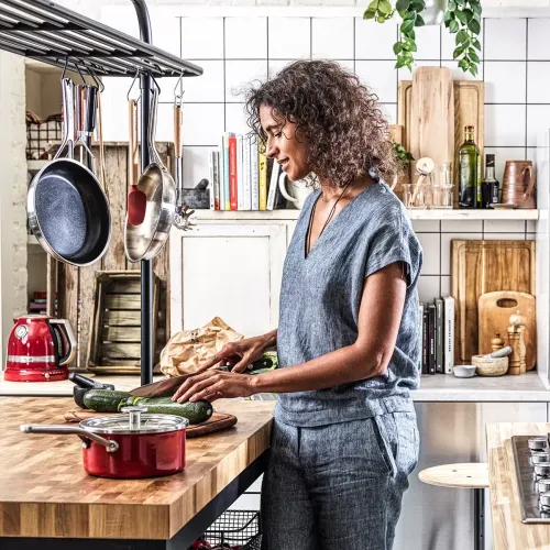 KITCHENAID Steel Core Enamel 2,4 l czerwony - rondel emaliowany z pokrywką