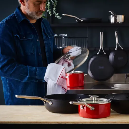 KITCHENAID Steel Core Enamel 2,4 l czerwony - rondel emaliowany z pokrywką