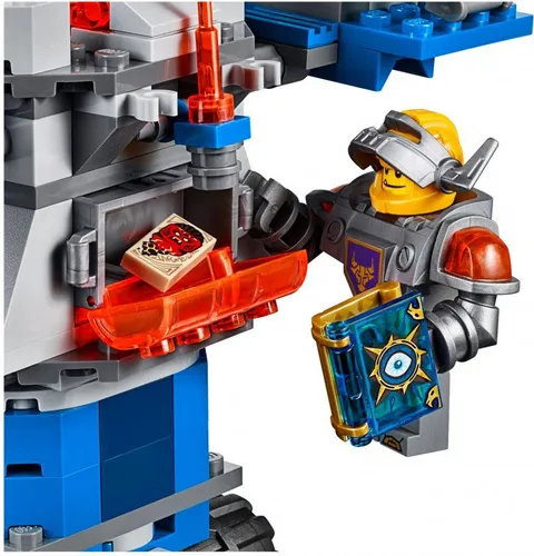 Конструктор Lego Nexo Knights автомобиль Axl (70322)