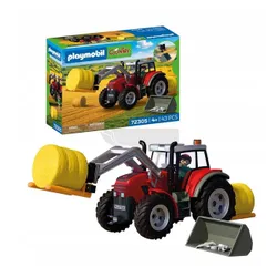 Duży traktor z belami siana