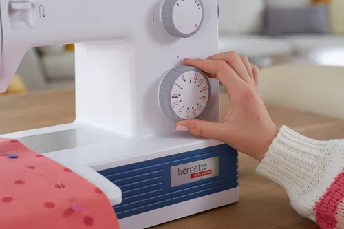 Maszyna do szycia BERNETTE 05 Academy Heavy Duty + Torba na maszynę