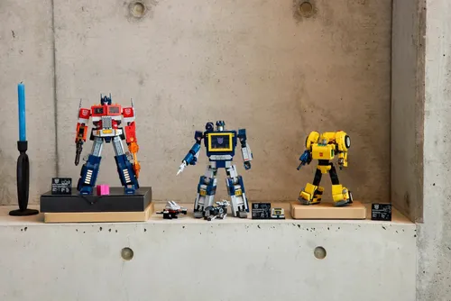 LEGO 10358 ICONS Transformers: Soundwave