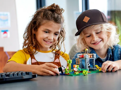 LEGO Minecraft Żłobek dla pand 21158