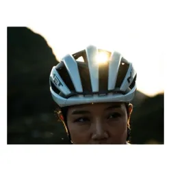 Kask rowerowy MET Trenta 3K Carbon MIPS white glossy - M