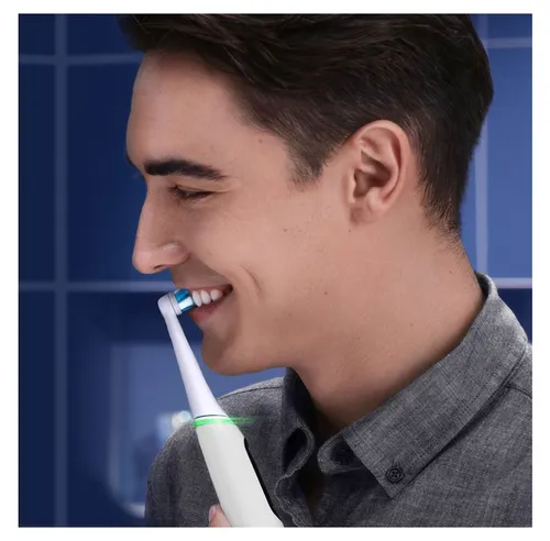 Электрическая зубная щетка Oral-B iO6 White