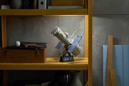 LEGO ICONS 11382 Hubble Space Telescope, zestaw klocków 18+