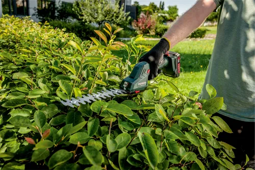 Nożyce do trawy i żywopłotu w walizce Metabo SGS 18 LTX Q