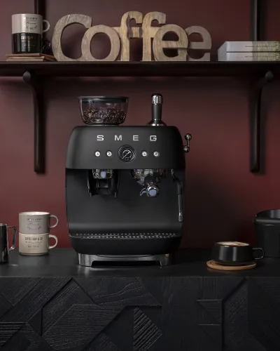 Ekspres kolbowy Smeg EGF03BLMEU