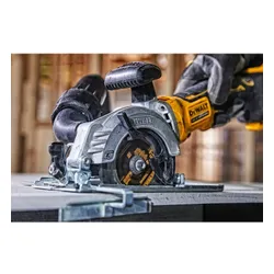 Ferăstrău circular DeWalt DCS571N-XJ