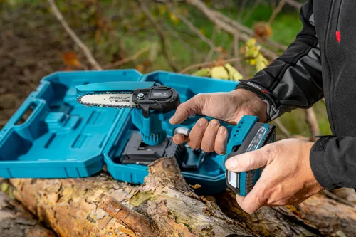 Piła łańcuchowa akumulatorowa DEDRA 18V DED7030A11 2,0AH