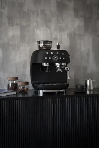 Ekspres kolbowy Smeg EGF03BLMEU