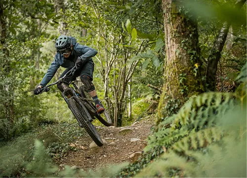 Kask rowerowy LAZER Jackal MIPS