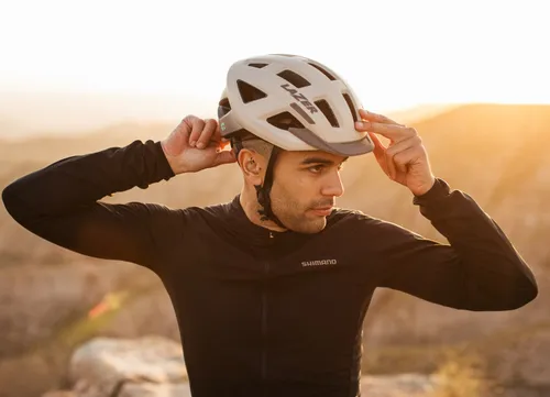 Kask rowerowy LAZER Cerro KinetiCore Beżowy mat MTB (rozmiar S)