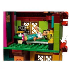 LEGO ve Disney Princess 43202 Madrigalların evi