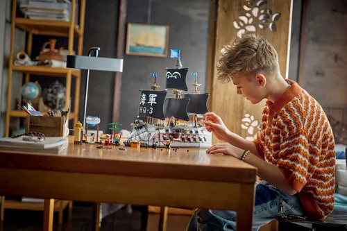 LEGO ONE PIECE 75646 Okręt Garpa, zestaw klocków 9+