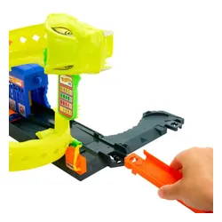 Tor Hot Wheels City Zakręcony tor Węża JBM63