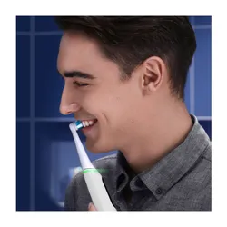 Электрическая зубная щетка Oral-B iO6 White