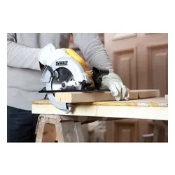 Ferăstrău circular DeWalt DWE560K