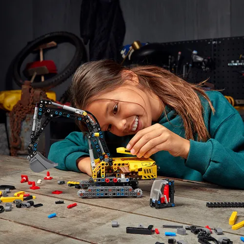 LEGO Technic Dayanıklı Ekskavatör (42121)