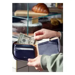 Bellroy leather Zip Wallet RFID - глубокий сливовый