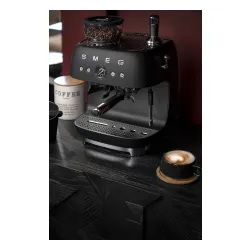 Ekspres kolbowy Smeg EGF03BLMEU