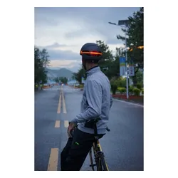 Kask LIVALL BH51M Neo Czarny z lampką (rozmiar M)