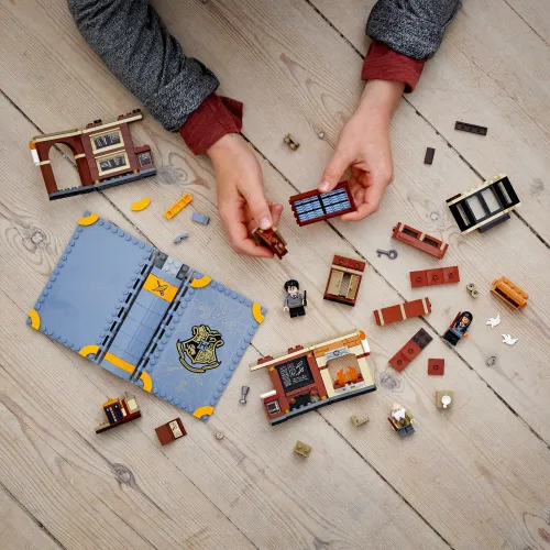LEGO Harry Potter Chwile z Hogwartu: zajęcia z zaklęć i uroków 76385