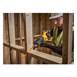 Ferăstrău cu piston DeWalt DCS382N