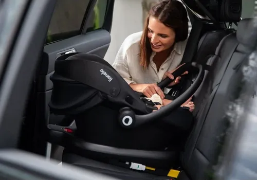 Fotelik samochodowy LIONELO Astrid i-Size z bazą Isofix 40-87 cm (0-13 kg) Czarno-szary