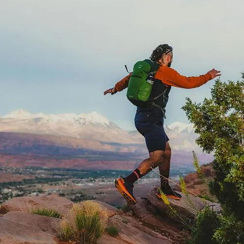 Спортивный рюкзак Osprey Daylite Plus - зеленый пояс / зеленый козырек