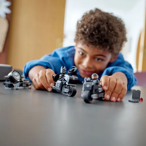 LEGO DC Motocyklowy pościg Batmana i Seliny Kyle 76179