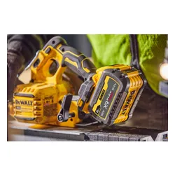 Pilarka tarczowa DeWalt DCS573NT