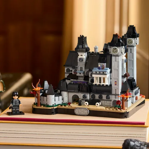 LEGO 76788 Wednesday Akademia Nevermore