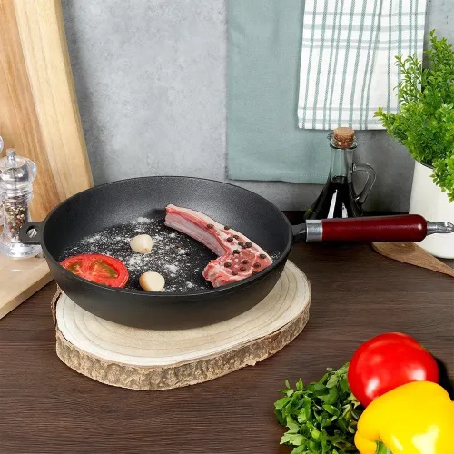 Patelnia żeliwna z drewnianą rączką CAST LINE 30 cm